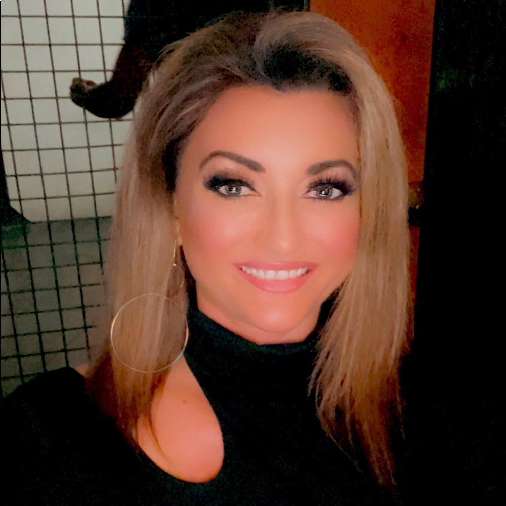 Meet your Posher, Elizabeth